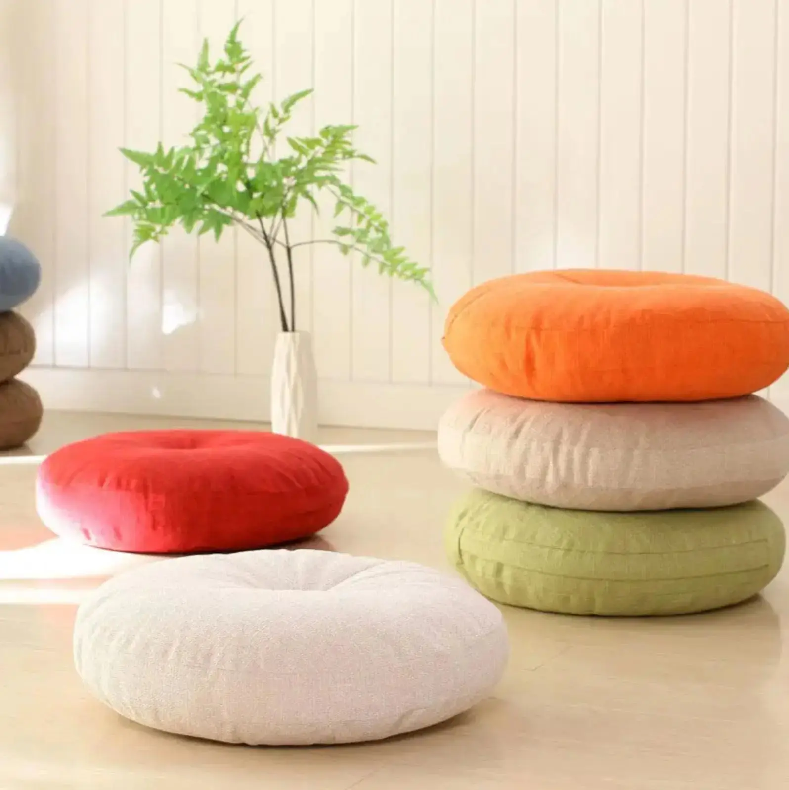 Coussin japonais rond monochrome 'Kadoma' - Image 2