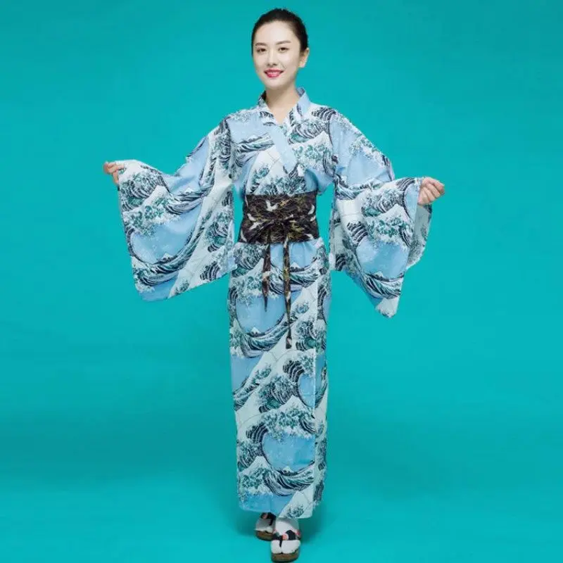 Kimono Japonais Femme 'Vague Kanagawa'